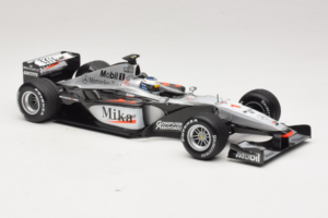 McLaren MP4-15 #1 M. Hakkinen F1 2000 Minichamps 1:18 B66962117 Metalli — kuva 4 / 6