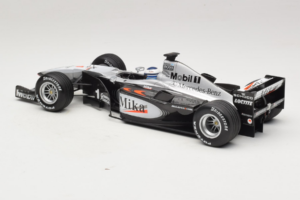 McLaren MP4-15 #1 M. Hakkinen F1 2000 Minichamps 1:18 B66962117 Metalli — kuva 5 / 6
