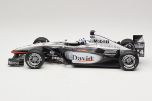 McLaren MP4-16 Mercedes #3 D. Coulthard F1 2001 Hot Wheels 1:18 50199 Metalli — kuva 3 / 6