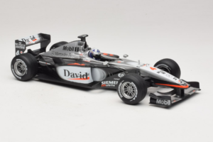 McLaren MP4-16 Mercedes #3 D. Coulthard F1 2001 Hot Wheels 1:18 50199 Metalli — kuva 4 / 6