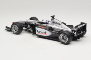 McLaren MP4-16 Mercedes #3 D. Coulthard F1 2001 Hot Wheels 1:18 50199 Metalli — kuva 5 / 6