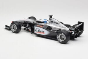 McLaren MP4-16 #4 M. Häkkinen F1 2001 Hot Wheels 1:18 50198 Metalli — kuva 5 / 6