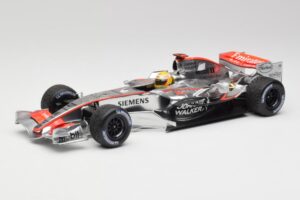 McLaren MP4-25 Mercedes #2 L. Hamilton Showcar 2010 Minichamps 1:18 110100006-R1 Metalli
