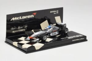 McLaren MP4/98T 2-Seater M. Hakkinen / E. Hakkinen F1 2000 Minichamps 1:43 530984378 Metalli — kuva 2 / 4