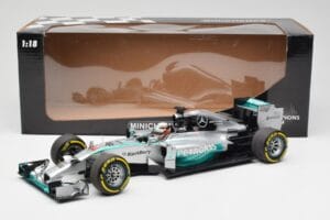 Mercedes AMG Petronas W05 #44 L. Hamilton F1 World Champion 2014 Minichamps 1:18 186140044 Metalli — kuva 7 / 7