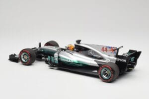 Mercedes AMG W08 EQ Power+ Petronas #44 L. Hamilton F1 World Champion 2017 Minichamps 1:18 186170044 Hartsi — kuva 5 / 7