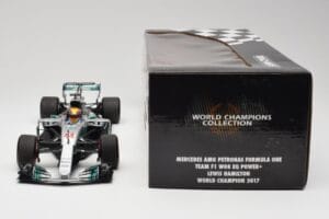 Mercedes AMG W08 EQ Power+ Petronas #44 L. Hamilton F1 World Champion 2017 Minichamps 1:18 186170044 Hartsi — kuva 6 / 7