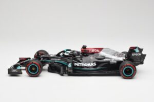 Mercedes AMG W12 Petronas #44 L. Hamilton Spanish GP 100th Pole 2021 Minichamps 1:18 110210444 Hartsi — kuva 3 / 7