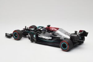 Mercedes AMG W12 Petronas #44 L. Hamilton Spanish GP 100th Pole 2021 Minichamps 1:18 110210444 Hartsi — kuva 5 / 7