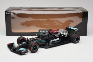 Mercedes AMG W12 Petronas #44 L. Hamilton Spanish GP 100th Pole 2021 Minichamps 1:18 110210444 Hartsi — kuva 7 / 7