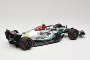 Mercedes AMG W13 E Performance Petronas #44 L. Hamilton Brazilian GP 2022 Minichamps 1:18 110222144 Hartsi — kuva 2 / 7