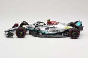 Mercedes AMG W13 E Performance Petronas #44 L. Hamilton Brazilian GP 2022 Minichamps 1:18 110222144 Hartsi — kuva 3 / 7