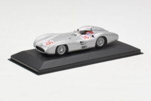 Mercedes W196 Streamliner #16 J.M. Fangio GP Italy Winner 1954 Minichamps 1:43 432543016 Metalli — kuva 2 / 4