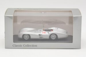 Mercedes W196 Streamliner #16 J.M. Fangio GP Italy Winner 1954 Minichamps 1:43 432543016 Metalli — kuva 4 / 4
