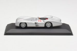 Mercedes W196 Streamliner #16 J.M. Fangio GP Italy Winner 1954 Minichamps 1:43 432543016 Metalli