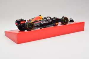 Red Bull Racing RB18 #1 M. Verstappen Oracle Winner Dutch GP 2022 Minichamps 1:18 113223501 Metalli — kuva 3 / 7