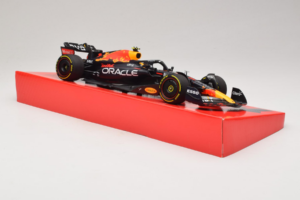 Red Bull Racing RB18 #1 M. Verstappen Oracle Winner Dutch GP 2022 Minichamps 1:18 113223501 Metalli — kuva 4 / 7
