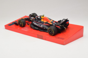 Red Bull Racing RB18 #1 M. Verstappen Oracle Winner Dutch GP 2022 Minichamps 1:18 113223501 Metalli — kuva 5 / 7
