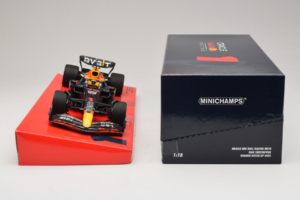 Red Bull Racing RB18 #1 M. Verstappen Oracle Winner Dutch GP 2022 Minichamps 1:18 113223501 Metalli — kuva 6 / 7
