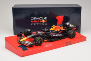Red Bull Racing RB18 #1 M. Verstappen Oracle Winner Dutch GP 2022 Minichamps 1:18 113223501 Metalli — kuva 7 / 7