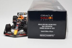 Oracle Red Bull Racing RB18 #1 M. Verstappen Winner Belgian GP 2022 Minichamps 1:18 110221401 Metalli — kuva 6 / 7