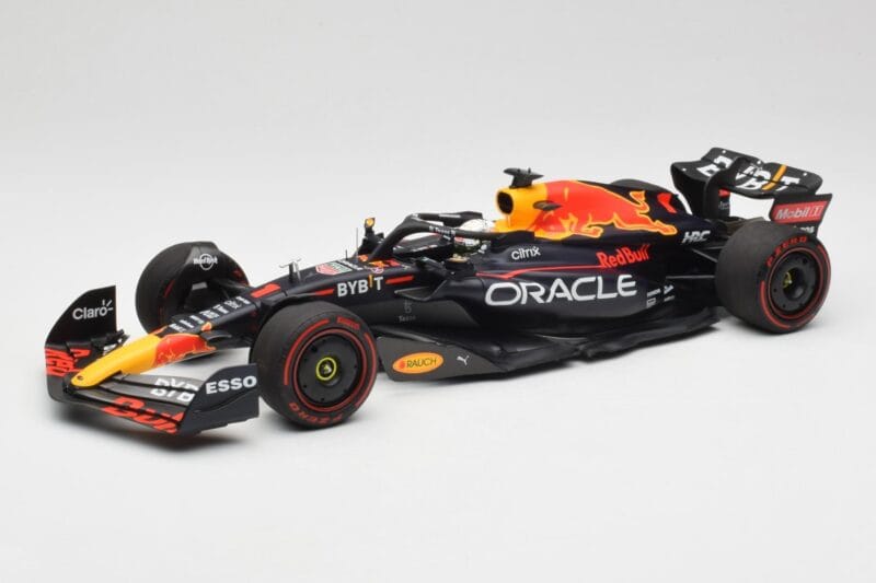 Oracle Red Bull Racing RB18 #1 M. Verstappen Winner Belgian GP 2022 Minichamps 1:18 110221401 Metalli