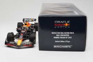 Oracle Red Bull Racing RB18 #1 M. Verstappen Winner Italian GP 2022 Minichamps 1:18 110221601 Metalli — kuva 6 / 7