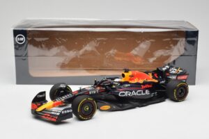 Oracle Red Bull Racing RB18 #1 M. Verstappen Winner Italian GP 2022 Minichamps 1:18 110221601 Metalli — kuva 7 / 7
