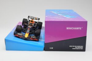 Red Bull Racing RB18 #1 M. Verstappen Winner Miami GP 2022 Minichamps 1:18 113220501 Metalli — kuva 6 / 7