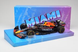 Red Bull Racing RB18 #1 M. Verstappen Winner Miami GP 2022 Minichamps 1:18 113220501 Metalli — kuva 7 / 7