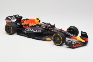Oracle Red Bull Racing RB18 #11 S. Perez Saudi Arabian GP 2022 Minichamps 1:18 110220011 Metalli — kuva 4 / 7
