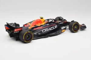 Oracle Red Bull Racing RB18 #11 S. Perez Abu Dhabi GP 2022 Minichamps 1:18 110222211 Metalli — kuva 2 / 7
