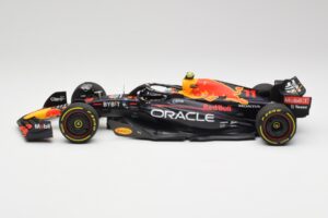 Oracle Red Bull Racing RB18 #11 S. Perez Abu Dhabi GP 2022 Minichamps 1:18 110222211 Metalli — kuva 3 / 7
