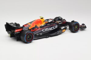 Oracle Red Bull Racing RB18 #11 S. Perez Monaco GP Winner Rain Tyre Version 2022 Minichamps 1:18 110222711 Metalli — kuva 2 / 7
