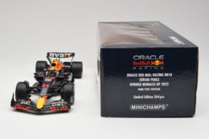 Oracle Red Bull Racing RB18 #11 S. Perez Monaco GP Winner Rain Tyre Version 2022 Minichamps 1:18 110222711 Metalli — kuva 6 / 7