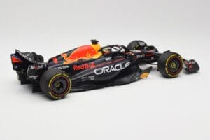 Oracle Red Bull Racing RB19 #1 M. Verstappen Winner Abu Dhabi GP 2023 Minichamps 1:18 110232301 Metalli — kuva 2 / 7
