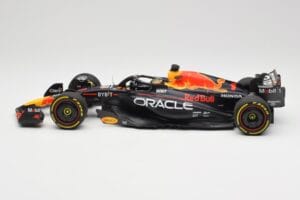 Oracle Red Bull Racing RB19 #1 M. Verstappen Winner Abu Dhabi GP 2023 Minichamps 1:18 110232301 Metalli — kuva 3 / 7