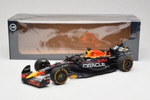 Oracle Red Bull Racing RB19 #1 M. Verstappen Winner Abu Dhabi GP 2023 Minichamps 1:18 110232301 Metalli — kuva 7 / 7