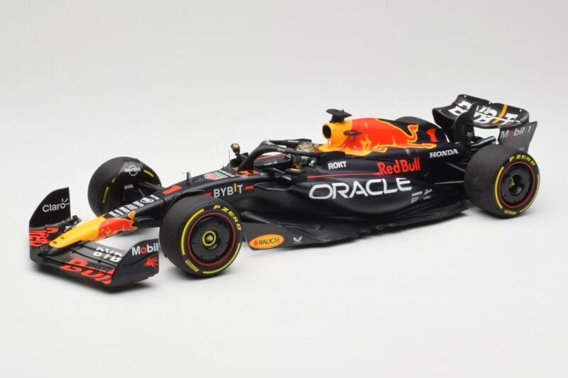 Oracle Red Bull Racing RB19 #1 M. Verstappen Winner Abu Dhabi GP 2023 Minichamps 1:18 110232301 Metalli