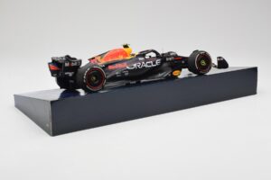 Red Bull Racing RB19 #11 S. Perez Winner Saudi Arabian GP 2023 Minichamps 1:18 113230111 Metalli — kuva 3 / 6