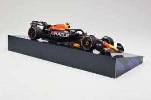 Red Bull Racing RB19 #11 S. Perez Winner Saudi Arabian GP 2023 Minichamps 1:18 113230111 Metalli — kuva 4 / 6