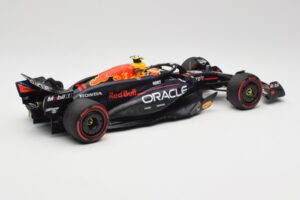 Red Bull Racing RB20 #11 S. Perez Bahrain GP 2024 Minichamps 1:18 110240111 Metalli — kuva 2 / 7