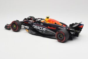 Red Bull Racing RB20 #11 S. Perez Bahrain GP 2024 Minichamps 1:18 110240111 Metalli — kuva 5 / 7