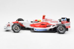 Panasonic Toyota Racing TF106 #8 R. Schumacher F1 2006 Minichamps 1:18 100060007 Metalli — kuva 3 / 6