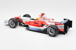Panasonic Toyota Racing TF106 #8 R. Schumacher F1 2006 Minichamps 1:18 100060007 Metalli — kuva 5 / 6