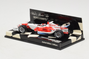 Toyota TF106 Panasonic #12 J. Trulli Panasonic Toyota Racing Showcar 2006 Minichamps 1:43 400060078 Metalli — kuva 3 / 5