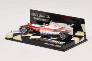 Toyota TF109 #10 T. Glock Panasonic Toyota Racing Showcar F1 2009 Minichamps 1:43 400090080 Metalli — kuva 3 / 5