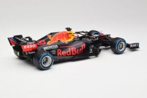 Red Bull Racing Honda RB16B #33 M. Verstappen Turkish GP 2nd Place 2021 Minichamps 1:18 110211633 Metalli — kuva 2 / 7