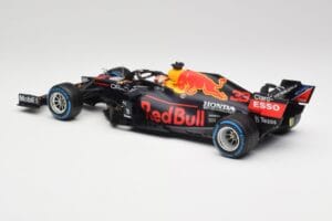 Red Bull Racing Honda RB16B #33 M. Verstappen Turkish GP 2nd Place 2021 Minichamps 1:18 110211633 Metalli — kuva 5 / 7