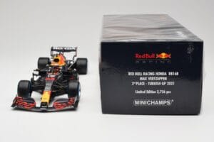 Red Bull Racing Honda RB16B #33 M. Verstappen Turkish GP 2nd Place 2021 Minichamps 1:18 110211633 Metalli — kuva 6 / 7